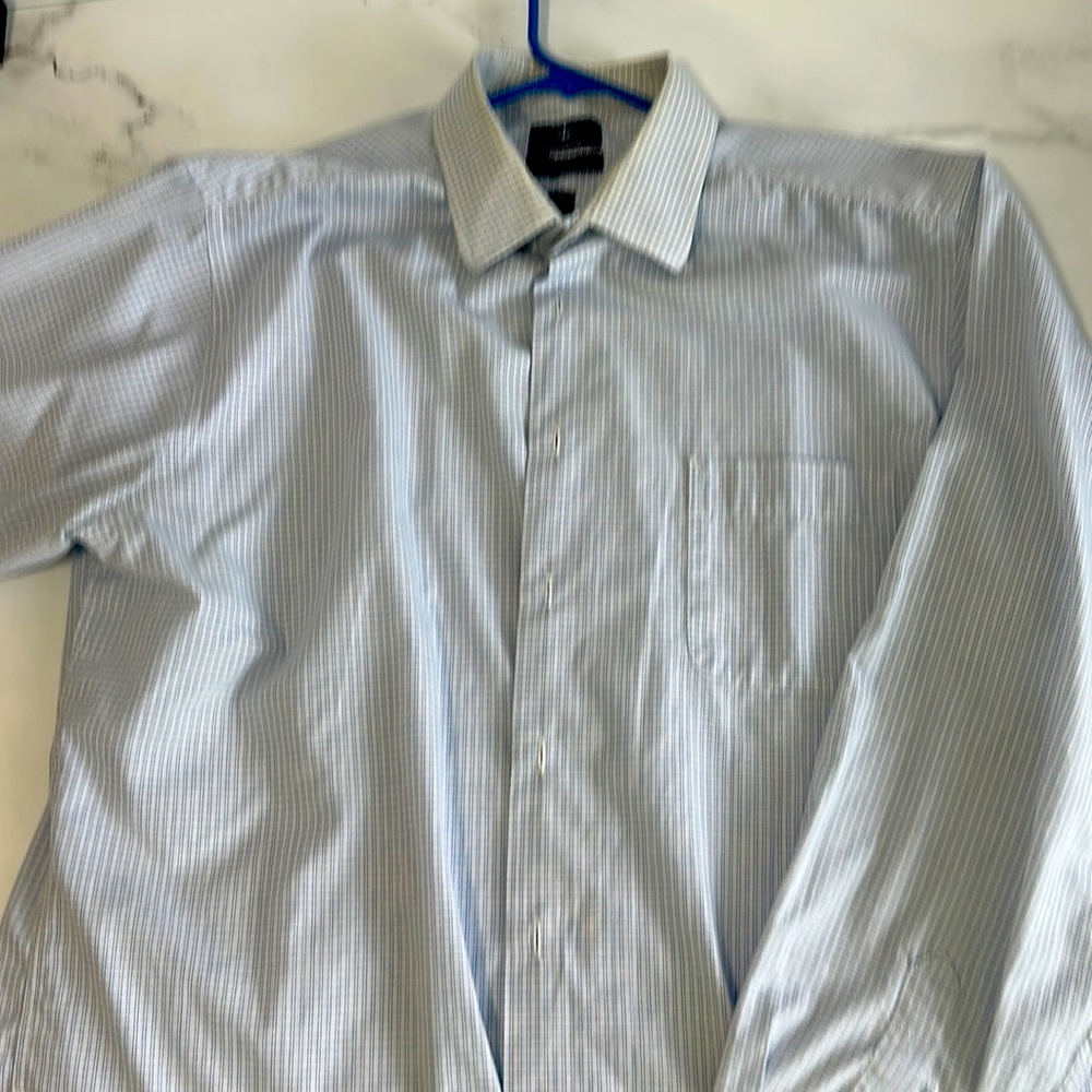 Men’s Dockers dress shirt. Size 17-17.5 neck, 36/37 sleeve. Great condition.